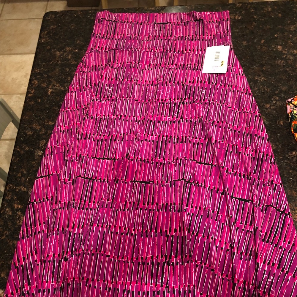Lu La Roe Maxi- Size M. New with Tags